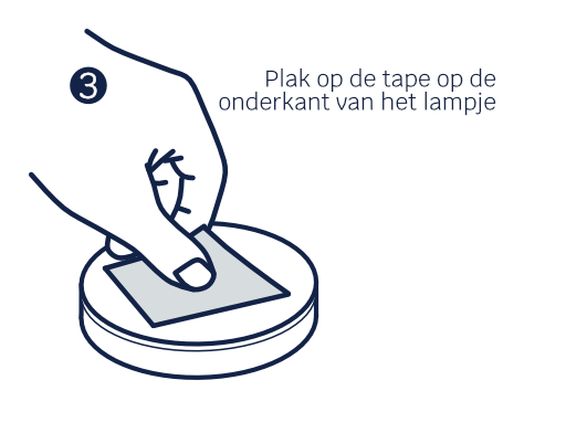 Illustratie van een hand die dubbelzijdig tape op de achterkant van het lichtje plakt